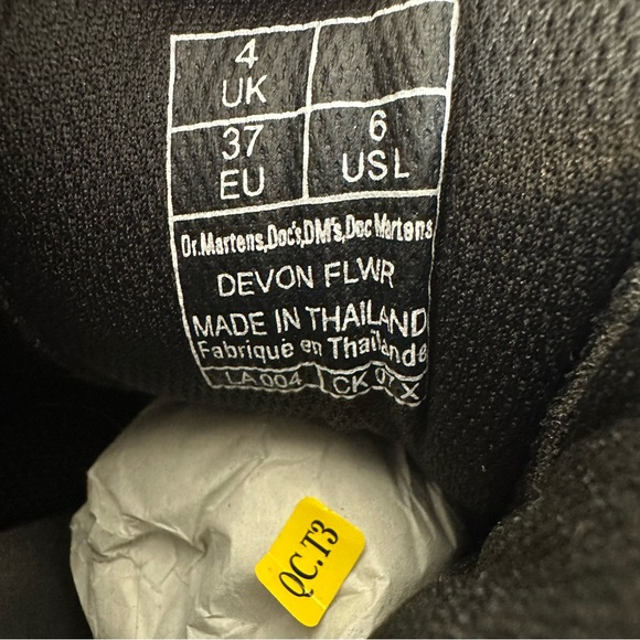 Dr. Martens Women's Devon Flower Buckle Leather Platform Boots Black Size 6 NWOB - Picture 8 of 8